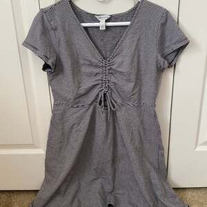 Arizona Jean Company Black and White Striped Short Sleeve Keyhole Mini Dress